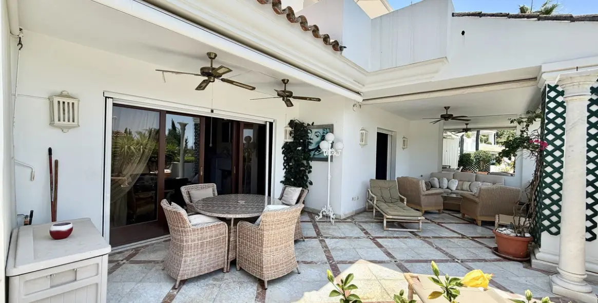 Alquiler a largo plazo de apartamento en planta media en The Golden Mile 15