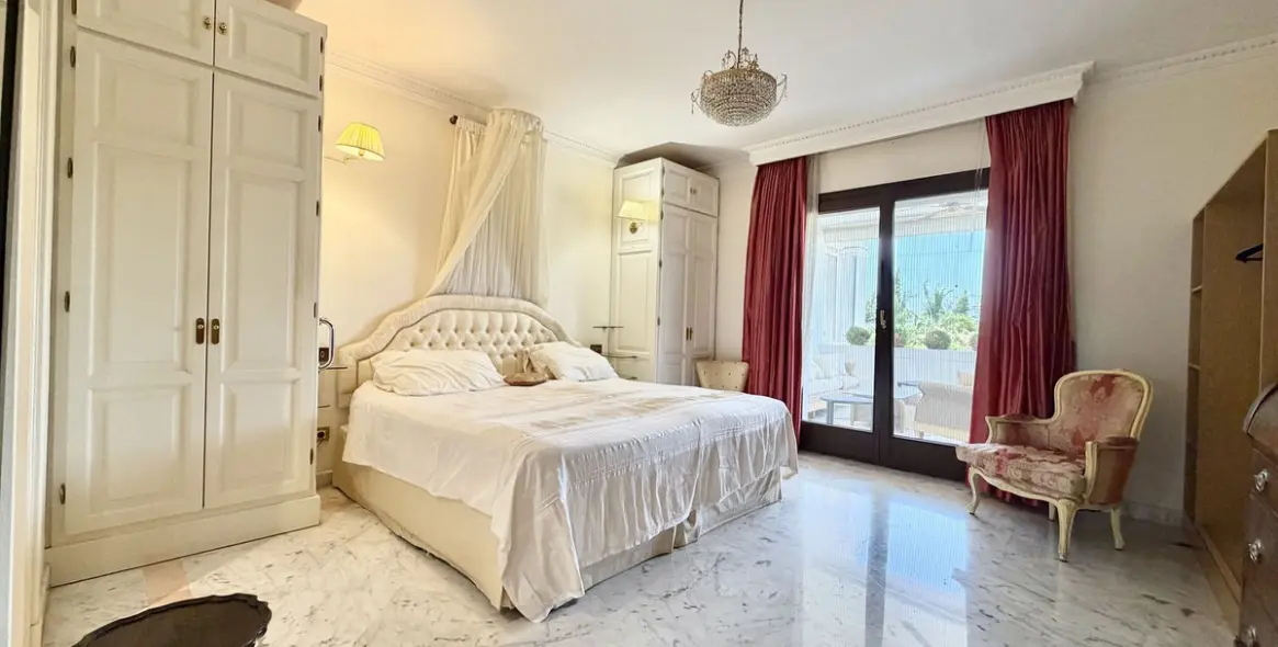 Alquiler a largo plazo de apartamento en planta media en The Golden Mile 16
