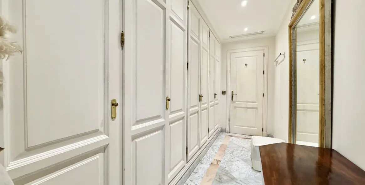 Alquiler a largo plazo de apartamento en planta media en The Golden Mile 17