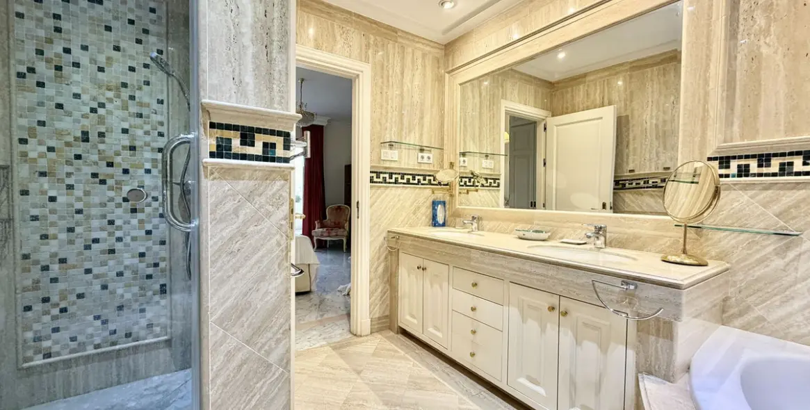 Alquiler a largo plazo de apartamento en planta media en The Golden Mile 19