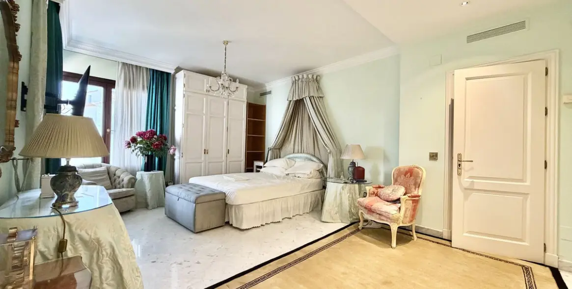 Alquiler a largo plazo de apartamento en planta media en The Golden Mile 21