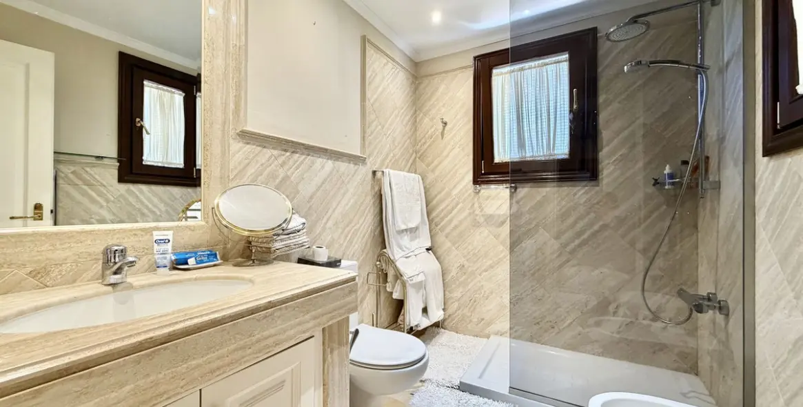Alquiler a largo plazo de apartamento en planta media en The Golden Mile 24