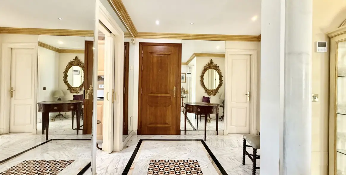 Alquiler a largo plazo de apartamento en planta media en The Golden Mile 27