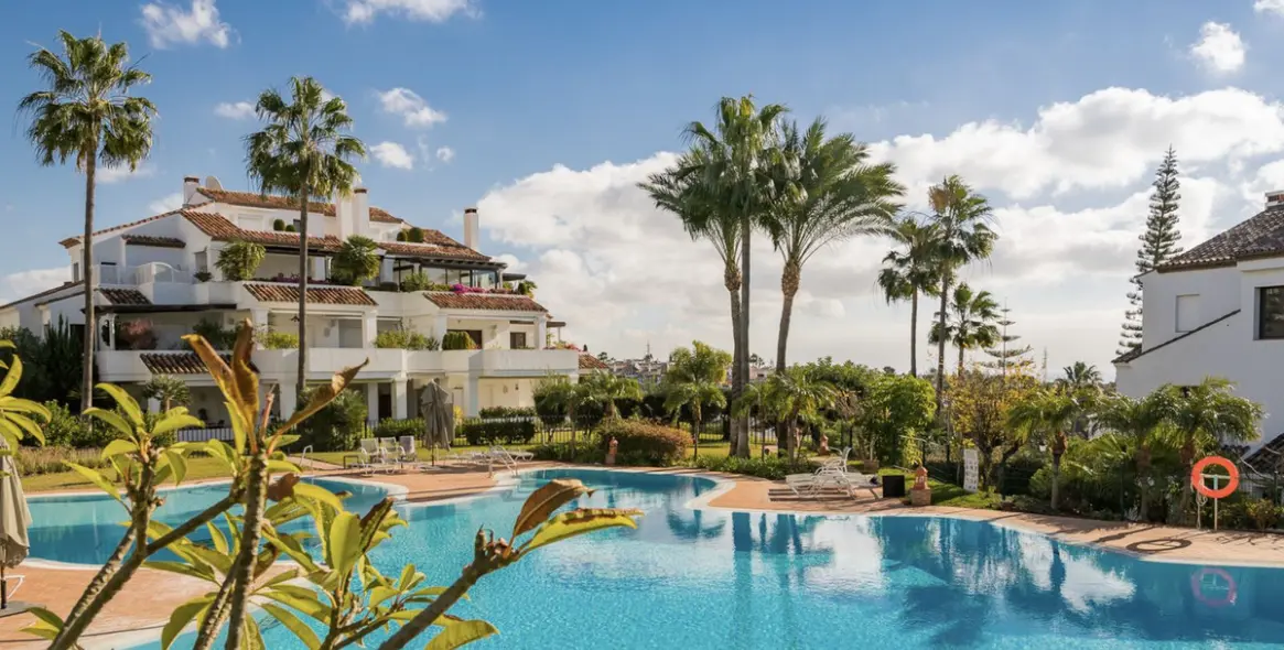 Alquiler a largo plazo de apartamento en planta media en The Golden Mile 36