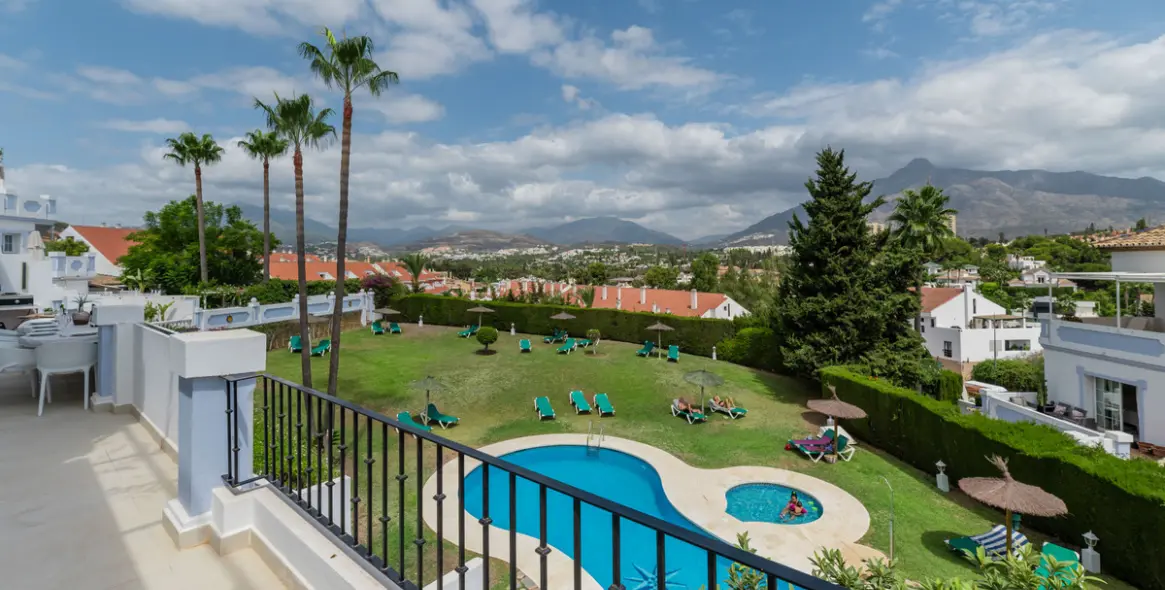 Alquiler a corto plazo de apartamento en planta media en Nueva Andalucía 3