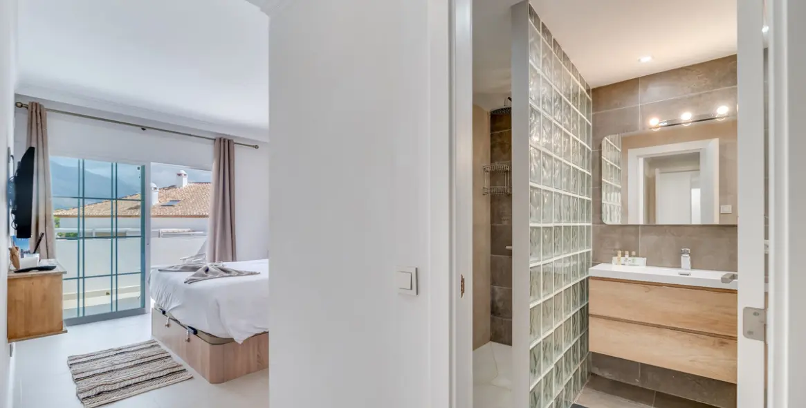 Alquiler a corto plazo de apartamento en planta media en Nueva Andalucía 17
