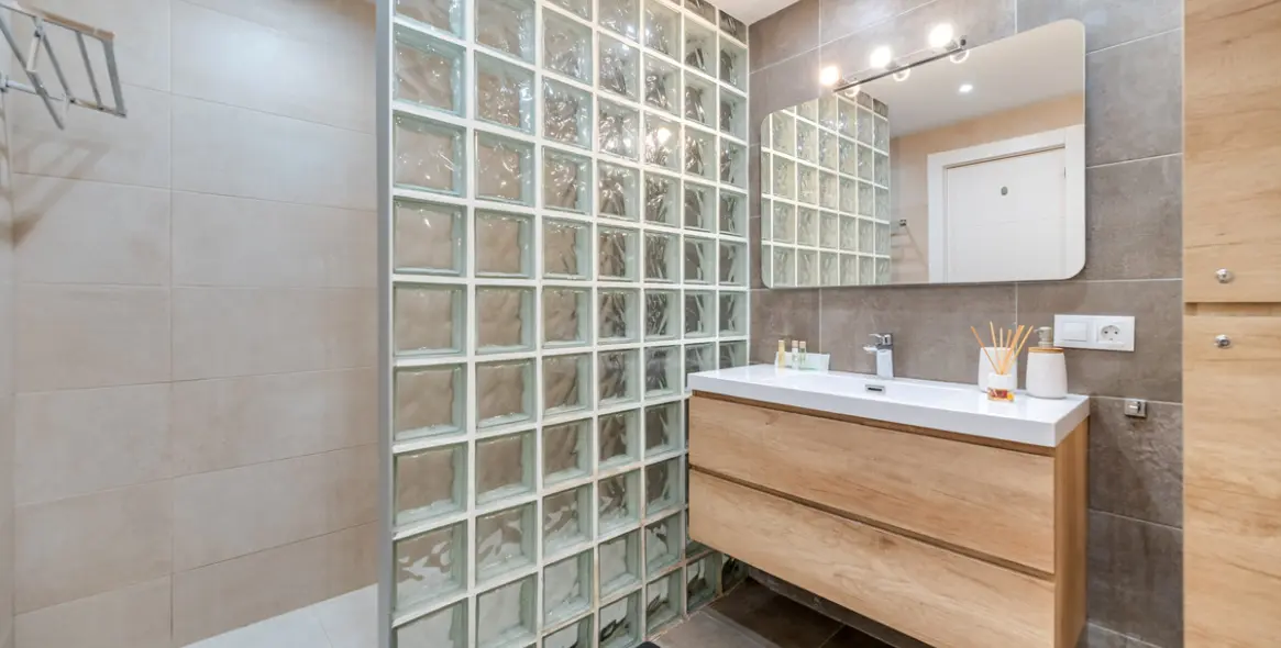 Alquiler a corto plazo de apartamento en planta media en Nueva Andalucía 18