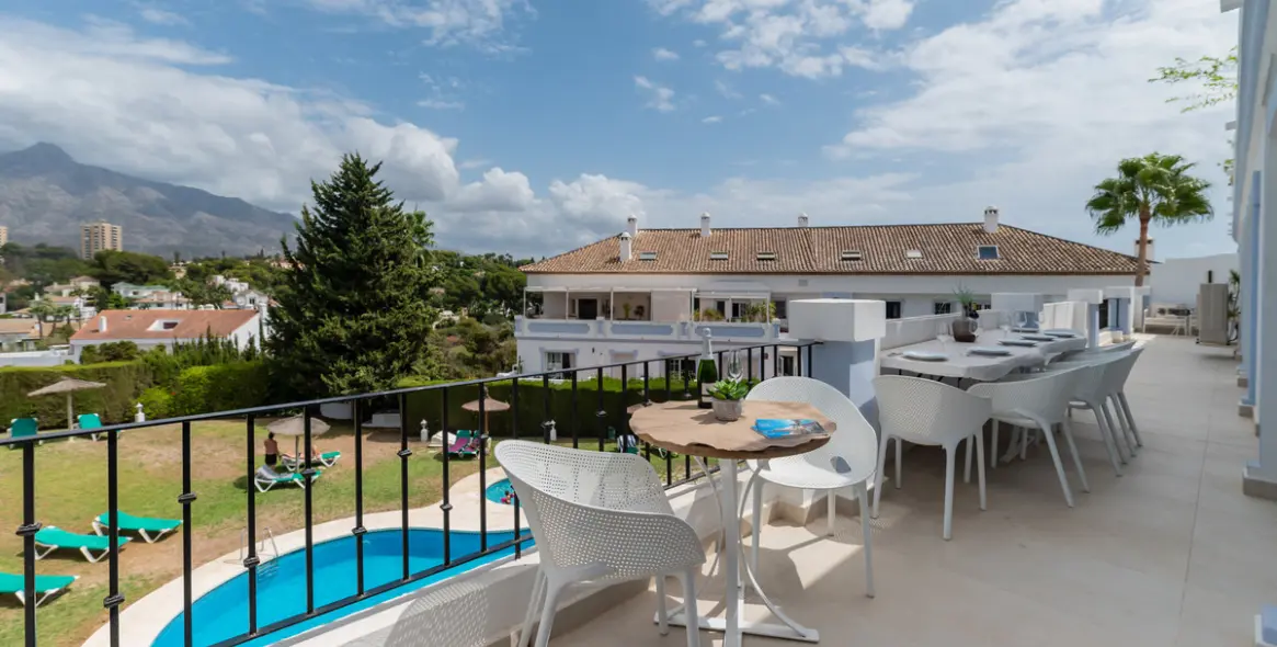 Alquiler a corto plazo de apartamento en planta media en Nueva Andalucía 23