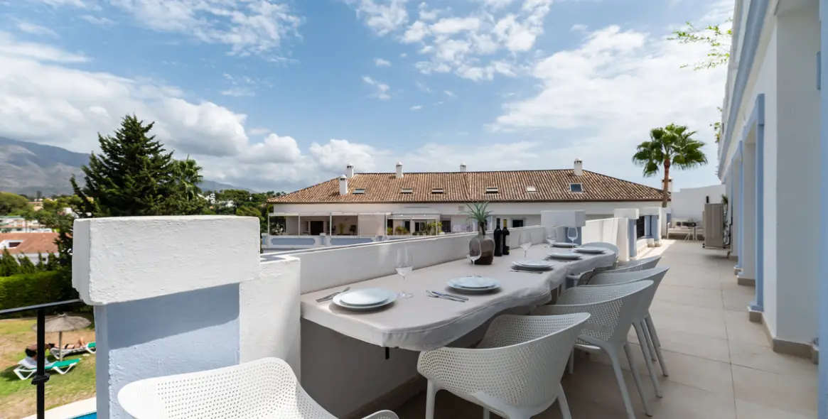 Alquiler a corto plazo de apartamento en planta media en Nueva Andalucía 25