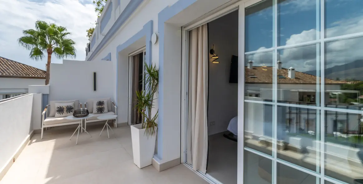 Alquiler a corto plazo de apartamento en planta media en Nueva Andalucía 27