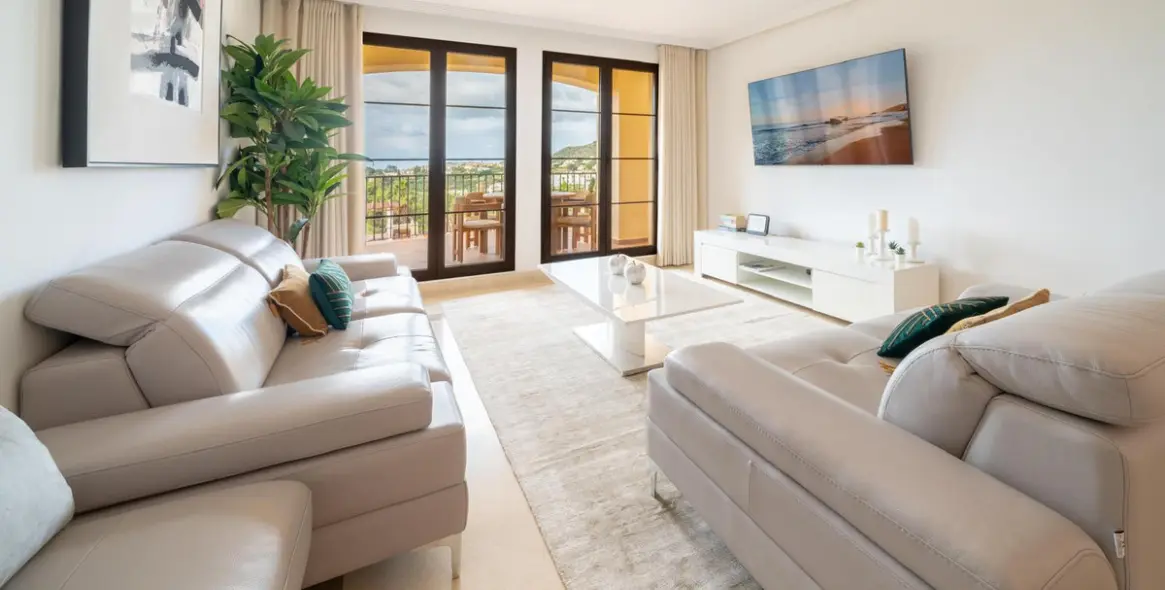 Long-term rent of middle floor apartment in Benahavís 1