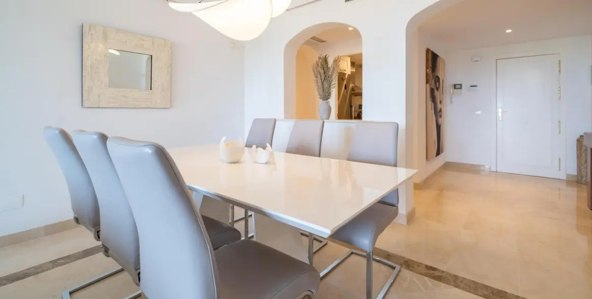 Long-term rent of middle floor apartment in Benahavís 4