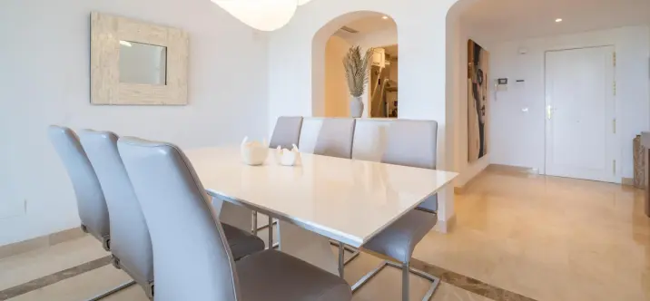 Long-term rent of middle floor apartment in Benahavís 3