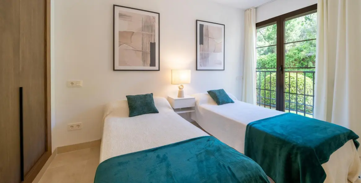 Long-term rent of middle floor apartment in Benahavís 8