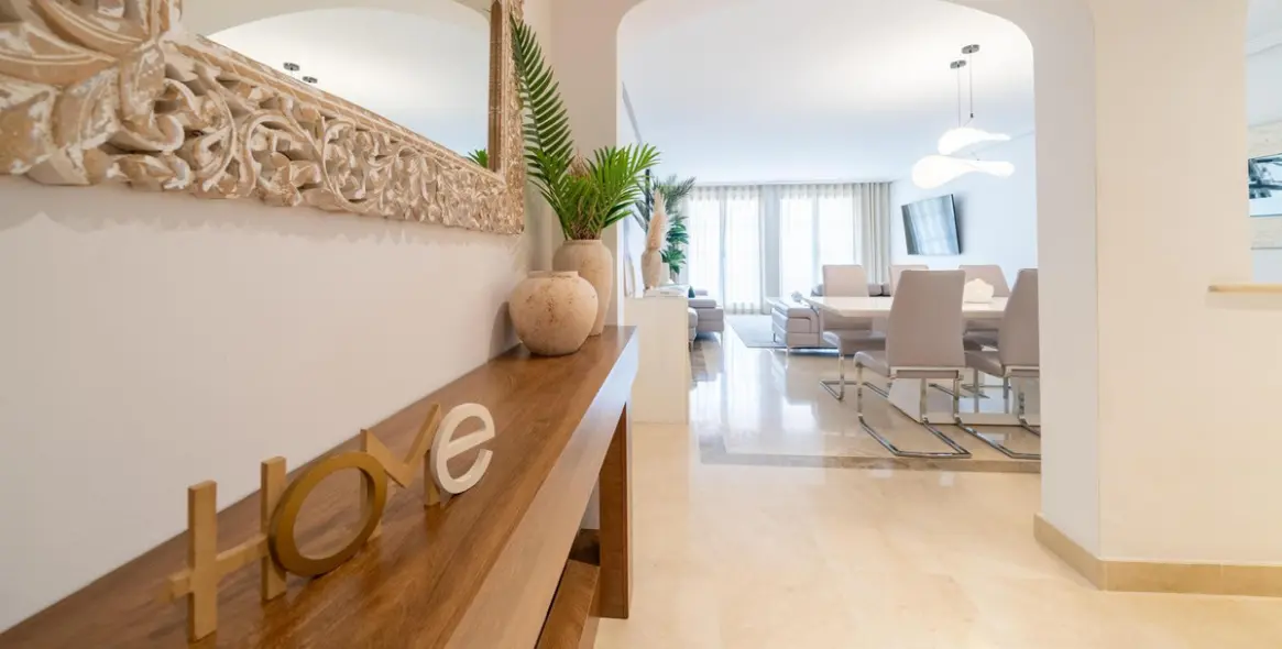 Long-term rent of middle floor apartment in Benahavís 10