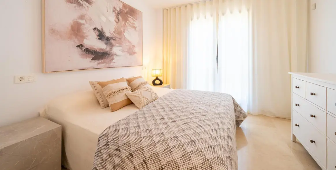 Long-term rent of middle floor apartment in Benahavís 13