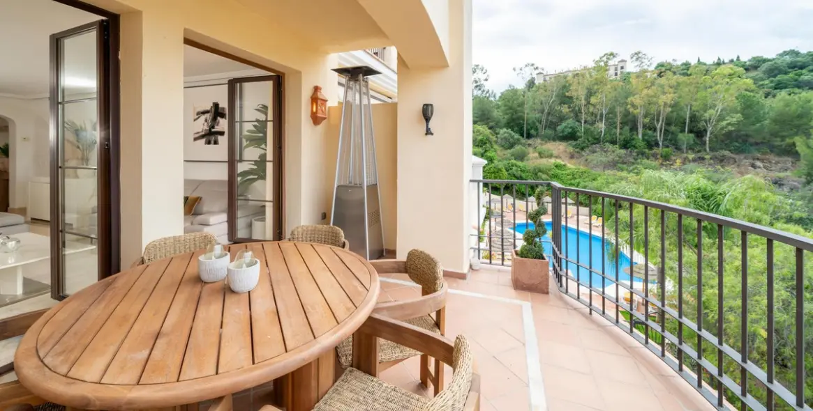Long-term rent of middle floor apartment in Benahavís 15