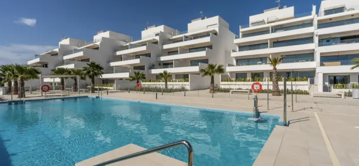Short-term rent of middle floor apartment in Estepona 0