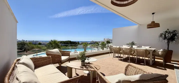 Short-term rent of middle floor apartment in Estepona 1