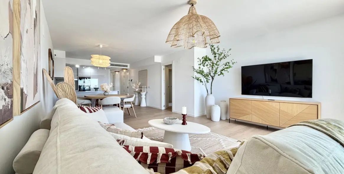 Short-term rent of middle floor apartment in Estepona 3