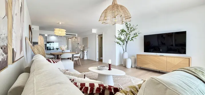 Short-term rent of middle floor apartment in Estepona 2