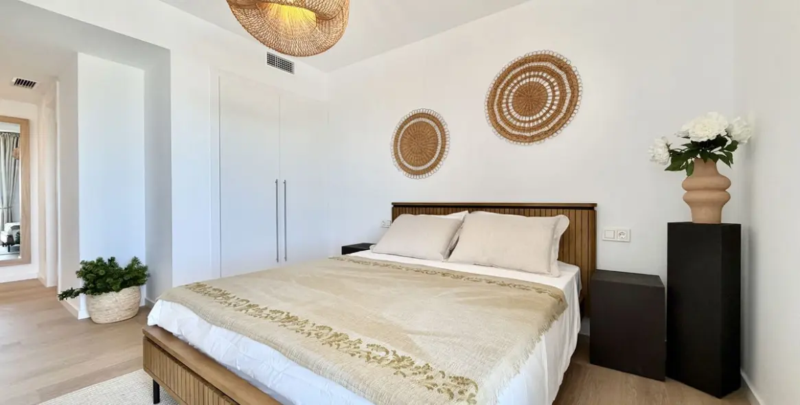 Short-term rent of middle floor apartment in Estepona 5