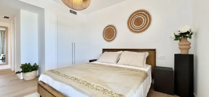 Short-term rent of middle floor apartment in Estepona 4