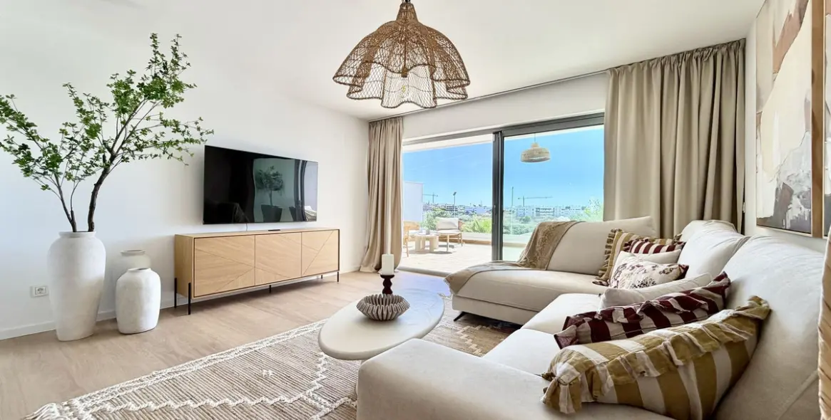 Short-term rent of middle floor apartment in Estepona 8