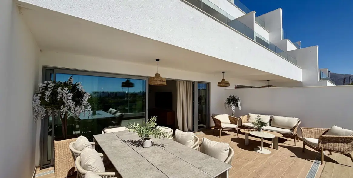 Short-term rent of middle floor apartment in Estepona 9
