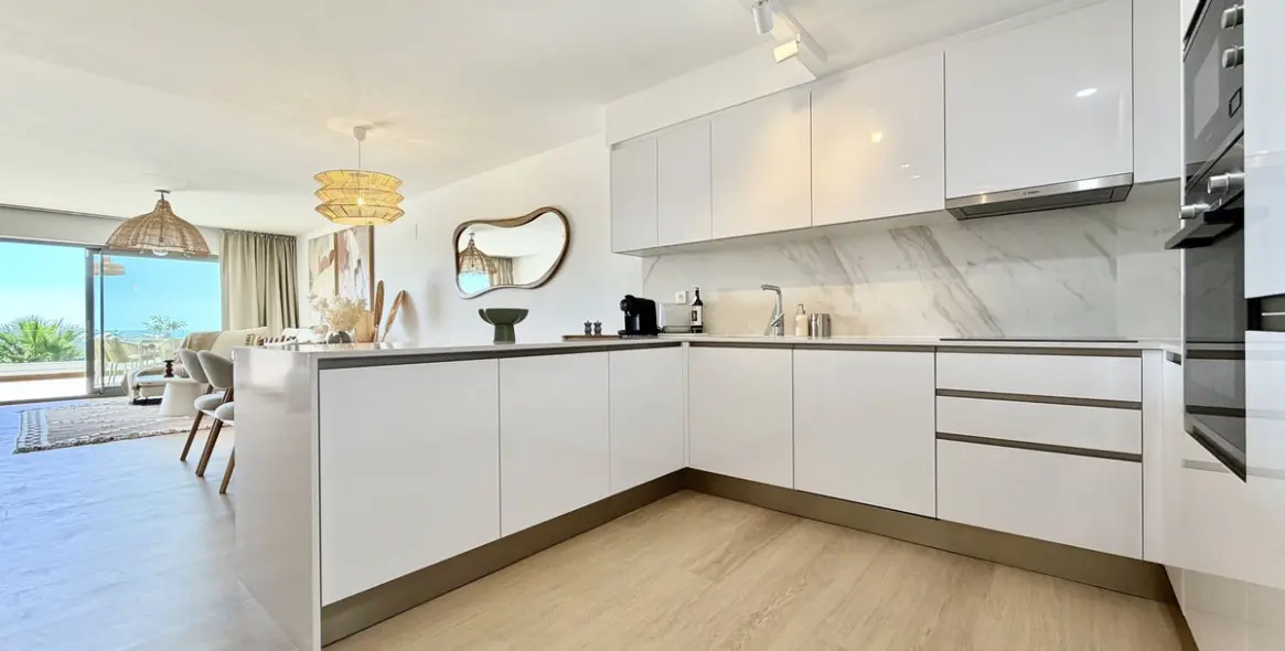 Short-term rent of middle floor apartment in Estepona 13