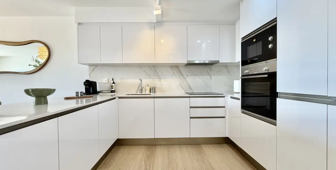 Short-term rent of middle floor apartment in Estepona 14
