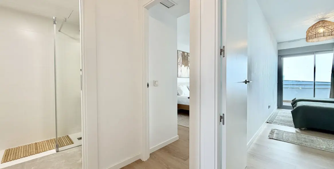 Short-term rent of middle floor apartment in Estepona 20