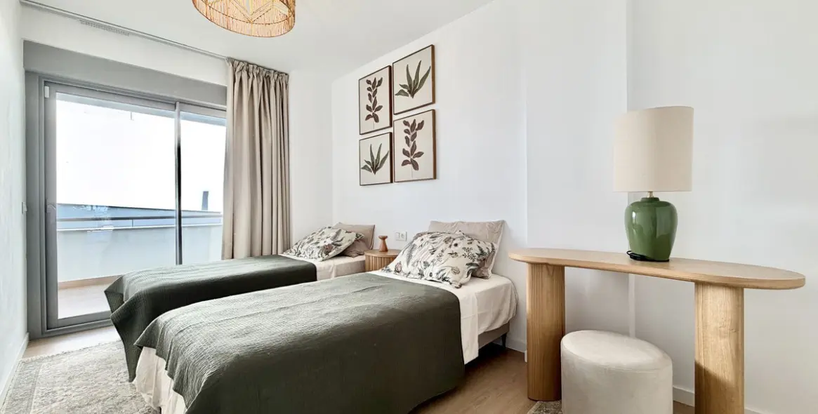 Short-term rent of middle floor apartment in Estepona 21
