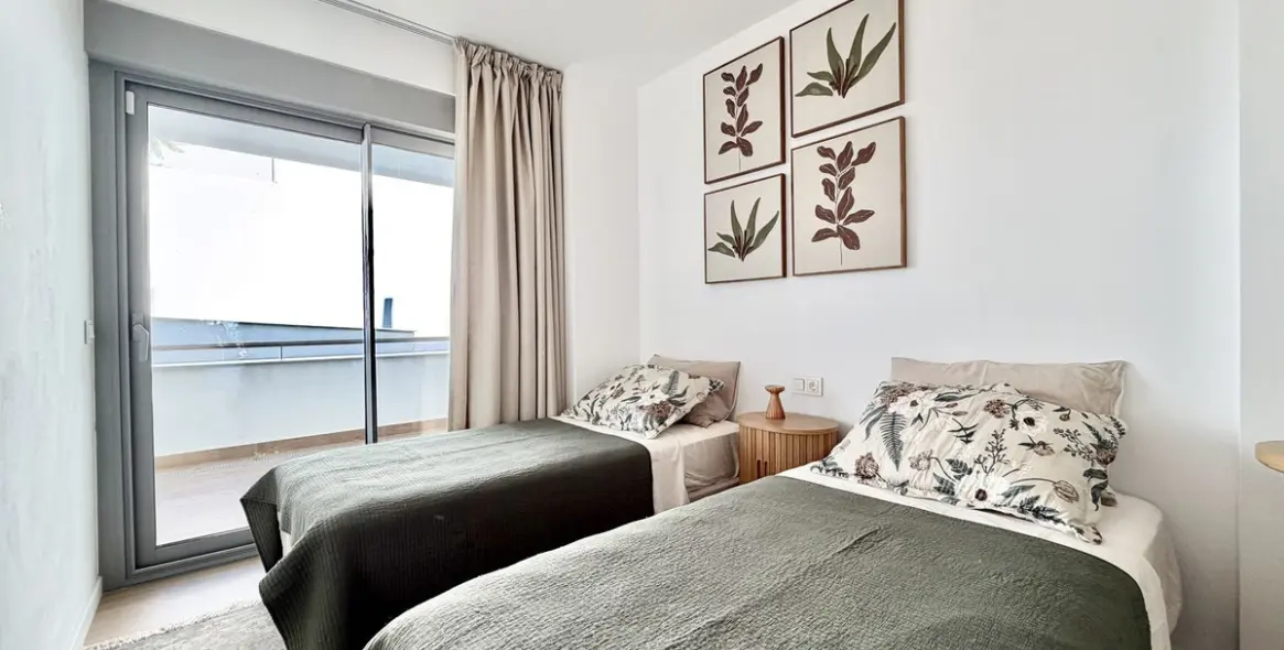 Short-term rent of middle floor apartment in Estepona 23
