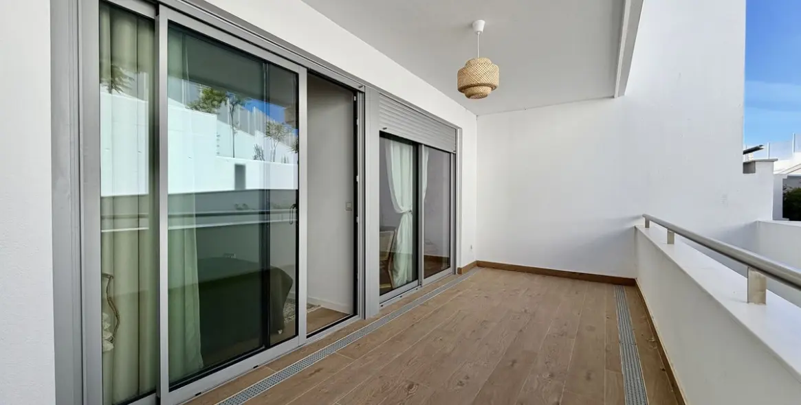 Short-term rent of middle floor apartment in Estepona 25