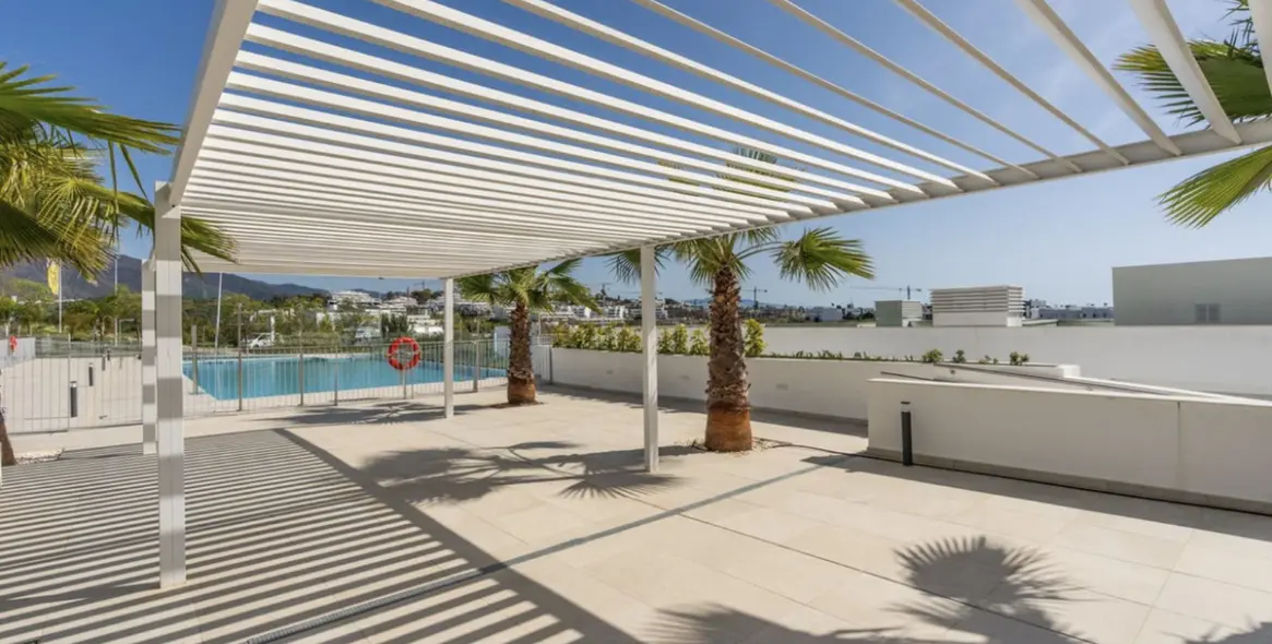 Short-term rent of middle floor apartment in Estepona 32
