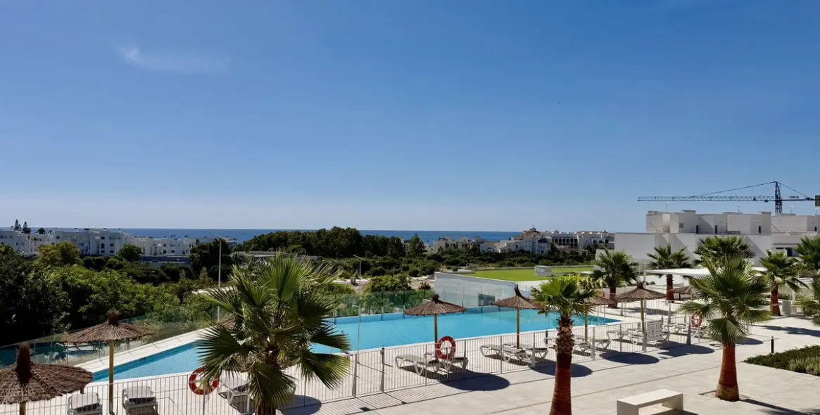 Short-term rent of middle floor apartment in Estepona 35