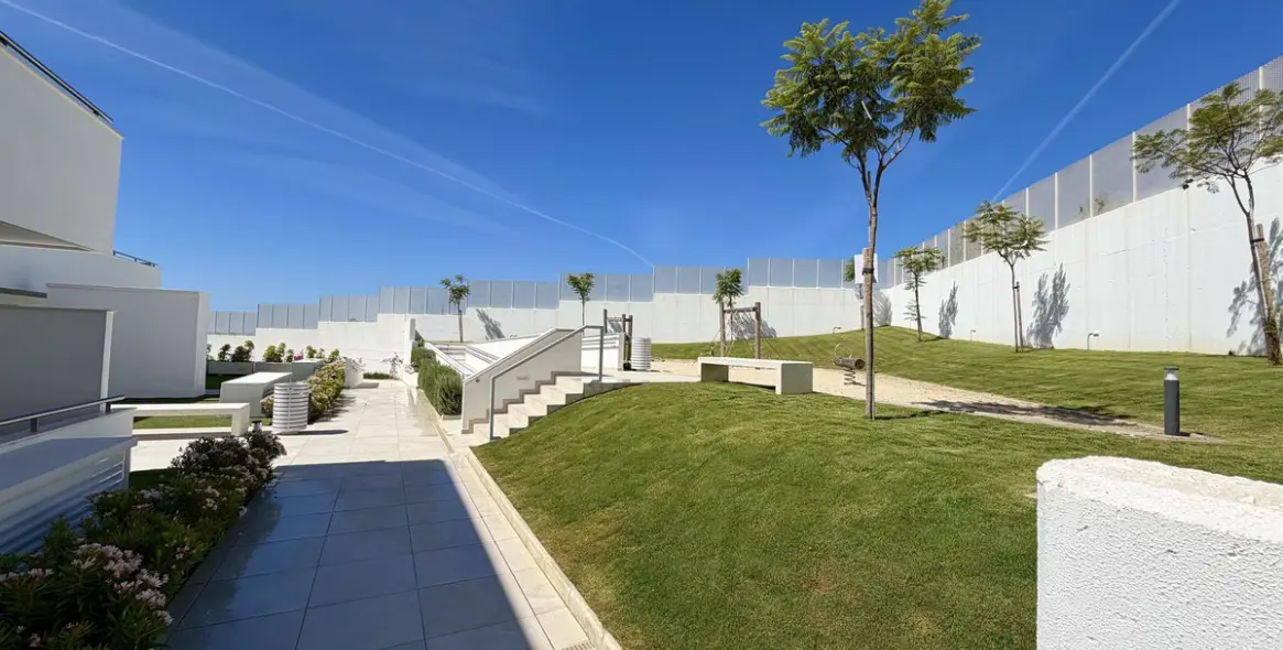Short-term rent of middle floor apartment in Estepona 36