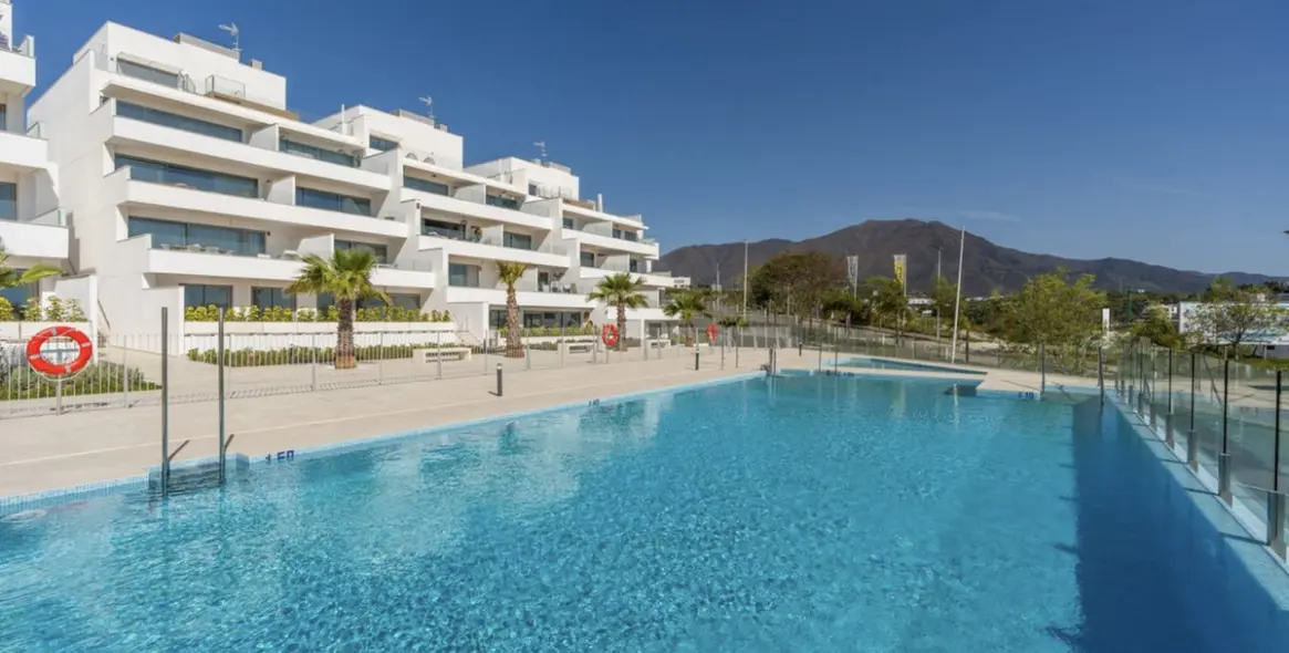 Short-term rent of middle floor apartment in Estepona 42
