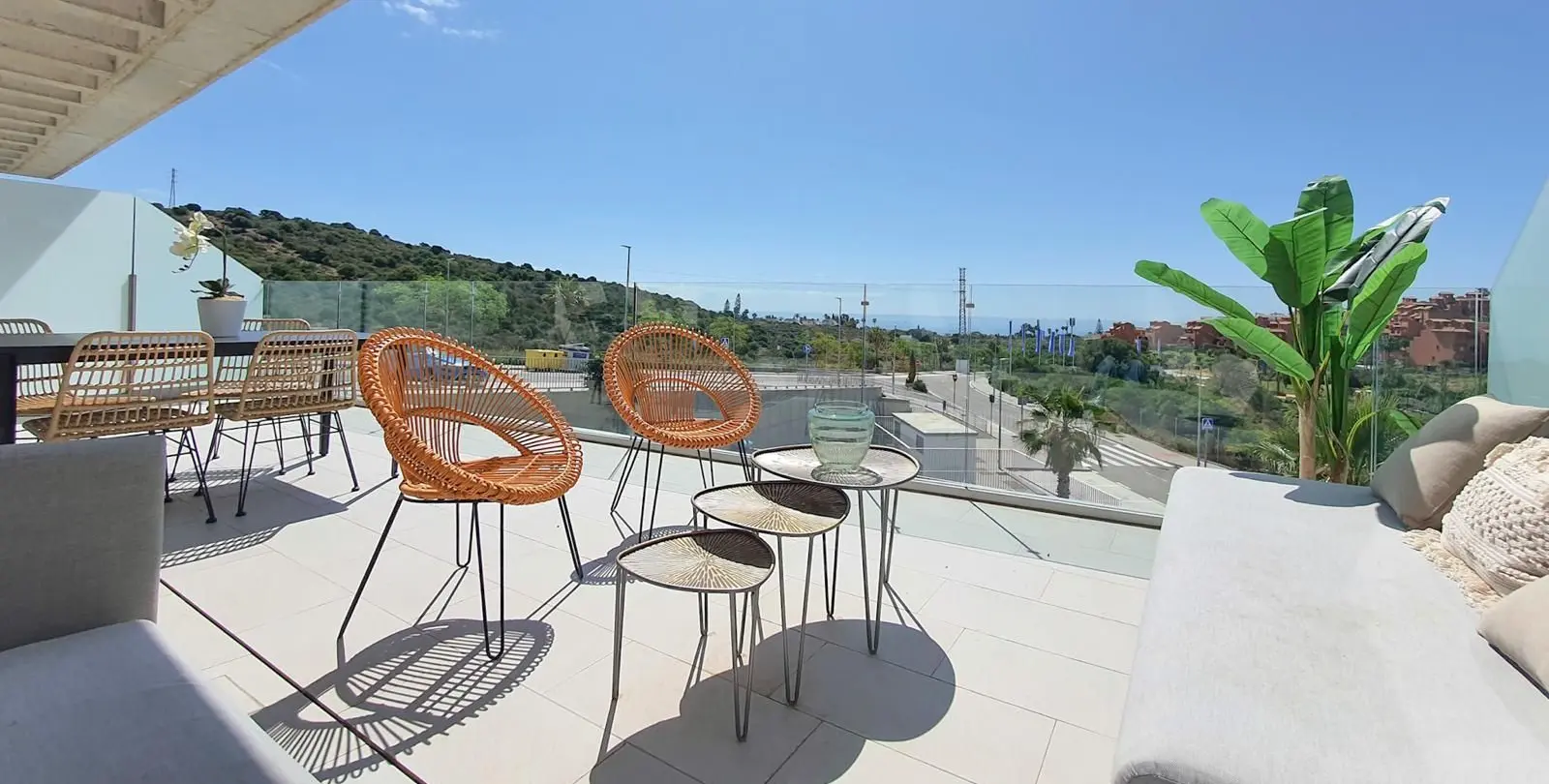 Продажа двухуровневого пентхауса в Estepona 12