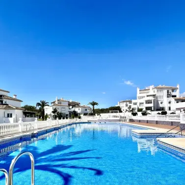 Venta de apartamento en planta media en Elviria