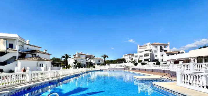 Venta de apartamento en planta media en Elviria 0