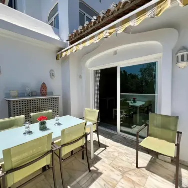 Venta de apartamento en planta media en Elviria