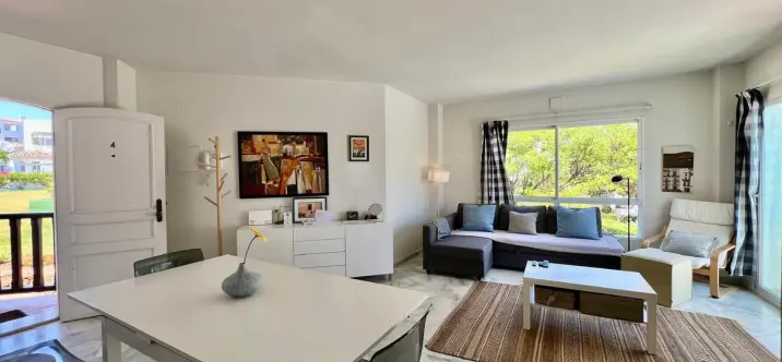 Venta de apartamento en planta media en Elviria 2