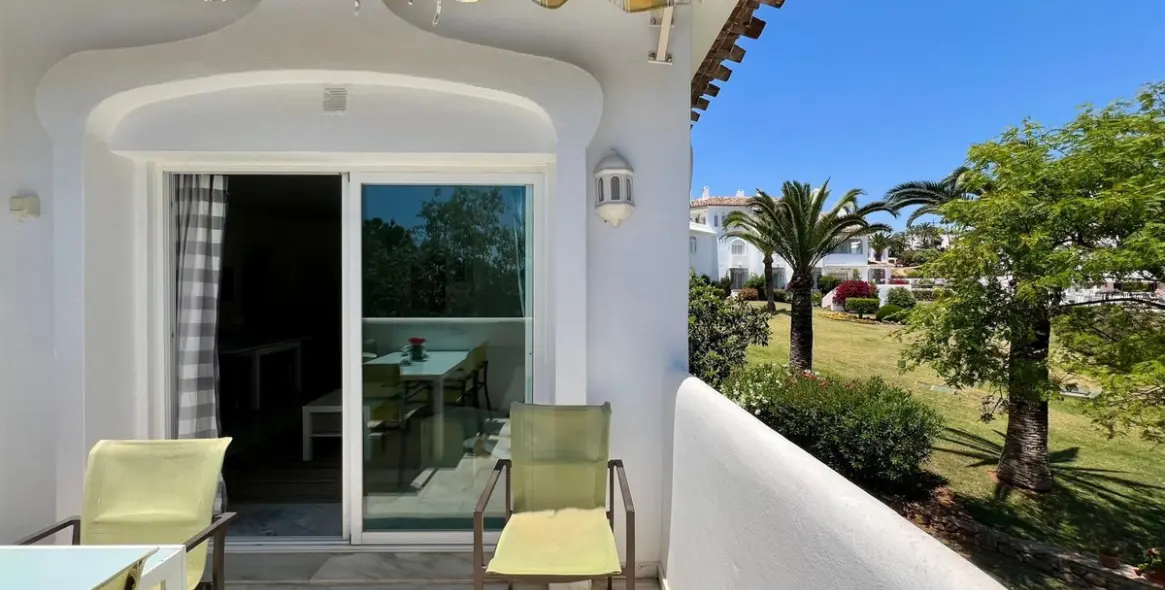 Продажа апартаментов на среднем этаже в Elviria 16