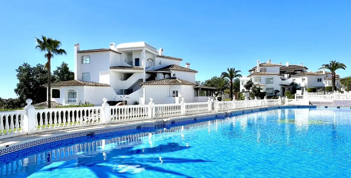 Продажа апартаментов на среднем этаже в Elviria 31