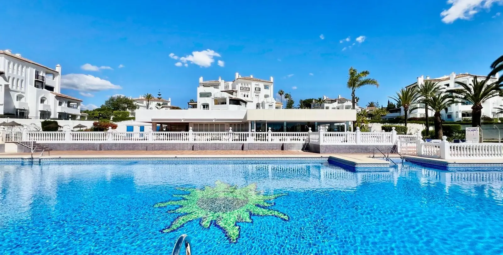 Продажа апартаментов на среднем этаже в Elviria 1