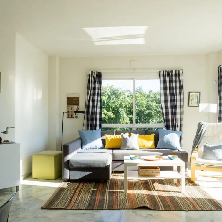 Sale of middle floor apartment in Elviria
