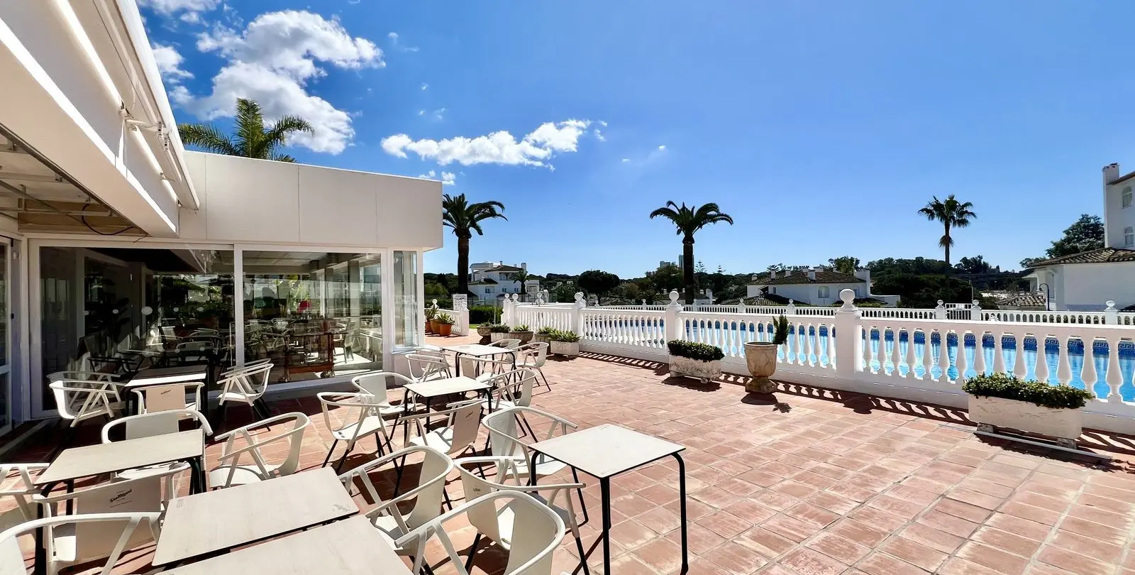 Продажа апартаментов на среднем этаже в Elviria 14