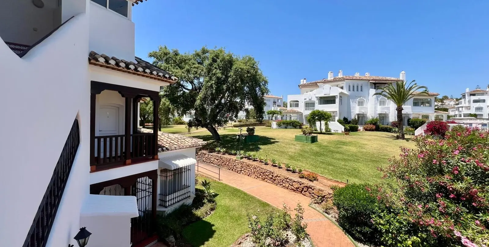 Продажа апартаментов на среднем этаже в Elviria 15